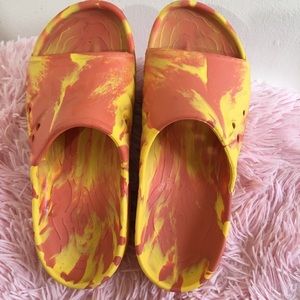 L.L.Bean slides /different size, please read !‎